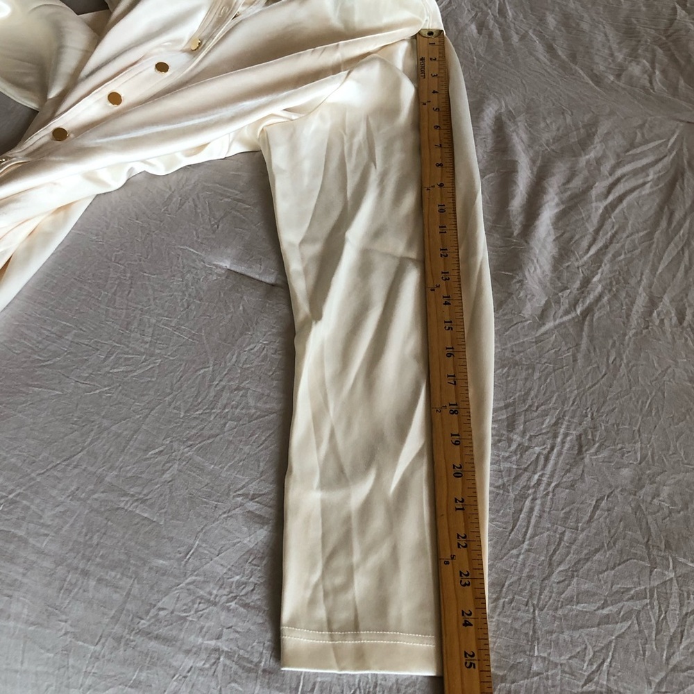 St John Ivory Satin Gold Button Long Sleeve Blouse 16 - Picture 7 of 9